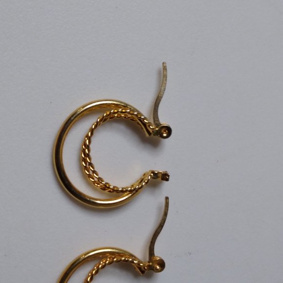 Vintage Metal Small Hoop Earrings - Picture 10 of 12